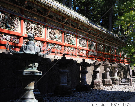 日光東照宮　陽明門横の廻廊 107811576