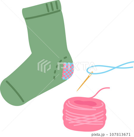 カラフルなダーニングを施した靴下と針と糸 カラフルなダーニングを施した靴下と針と糸 107813671