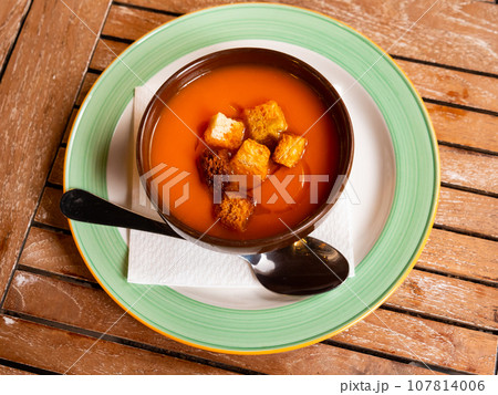 Carrot cream with croutons Carrot cream with croutons 107814006