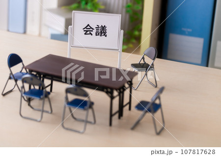 会議机とパイプ椅子の配置・会議 会議机とパイプ椅子の配置・会議 107817628