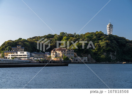 《神奈川県》早朝の江ノ島の風景 107818508