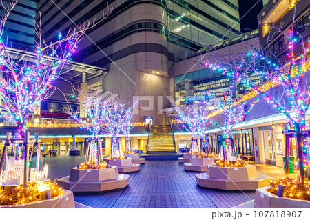 【神奈川の都市風景】横浜みなとみらいの都市夜景 107818907