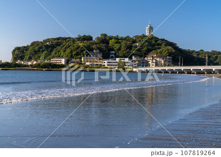 《神奈川県》早朝の江ノ島の風景 107819264
