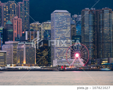香港 尖沙咀から見る夜のビクトリア・ハーバー 香港 尖沙咀から見る夜のビクトリア・ハーバー 107821027