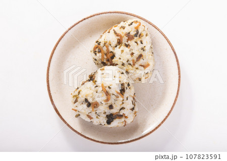 ちりめん高菜のおにぎり 107823591