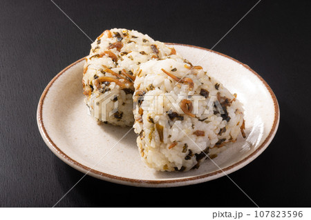 ちりめん高菜 おにぎり ちりめん高菜 おにぎり 107823596