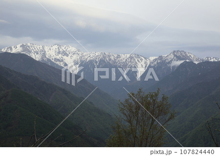 夕立神パノラマ公園より南アルプスを望む 107824440