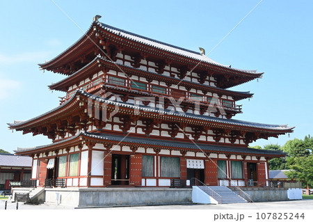 奈良市の世界文化遺産 薬師寺金堂が美しい 奈良市の世界文化遺産 薬師寺金堂が美しい 107825244