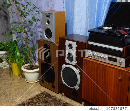 Music speakers, vintage speakers. 107825877