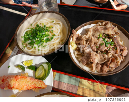 香川のソウルフード：讃岐うどん 107826091