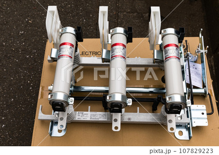 キュービクル　高圧交流負荷開閉器(LBS）交換工事 107829223