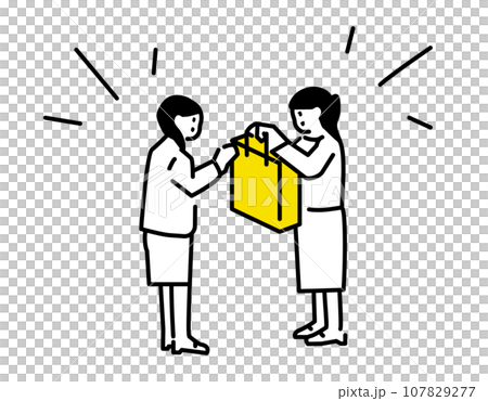 紙の袋を受け渡す女性2人 107829277