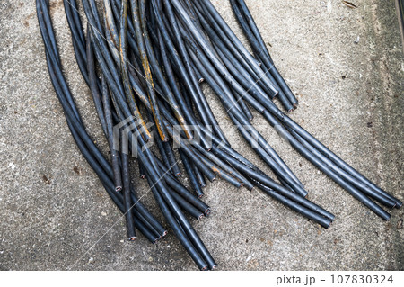 キュービクル　高圧ケーブル交換工事 107830324