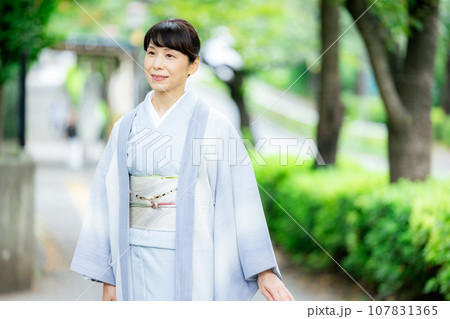 着物のミドルシニア女性 着物のミドルシニア女性 107831365
