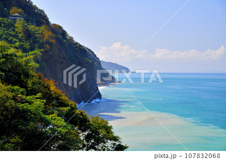 親不知・子不知／朝日町、入善町方面を望む(新潟県糸魚川市)【2023.10】 107832068