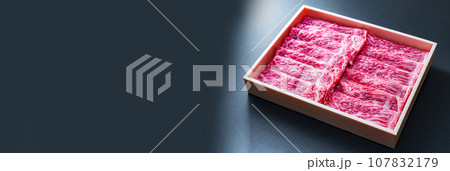 箱入り の すき焼き 用 の 牛肉 【 ふるさと納税 の 返礼品 の イメージ 】 箱入り の すき焼き 用 の 牛肉 【 ふるさと納税 の 返礼品 の イメージ 】 107832179