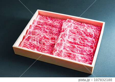 箱入り の すき焼き 用 の 牛肉 【 ふるさと納税 の 返礼品 の イメージ 】 箱入り の すき焼き 用 の 牛肉 【 ふるさと納税 の 返礼品 の イメージ 】 107832180