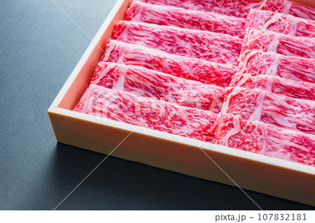 箱入り の すき焼き 用 の 牛肉 【 ふるさと納税 の 返礼品 の イメージ 】 箱入り の すき焼き 用 の 牛肉 【 ふるさと納税 の 返礼品 の イメージ 】 107832181