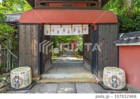 長建寺 朱色の竜宮門(京都市伏見区) 長建寺 朱色の竜宮門(京都市伏見区) 107832966