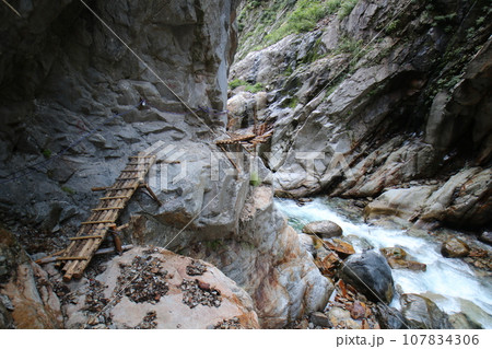 黒部渓谷下ノ廊下架設橋 黒部渓谷下ノ廊下架設橋 107834306