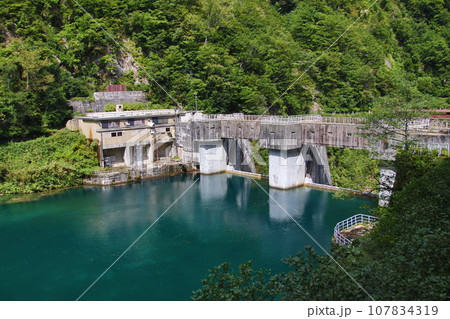 黒部渓谷の秘境ダム 107834319