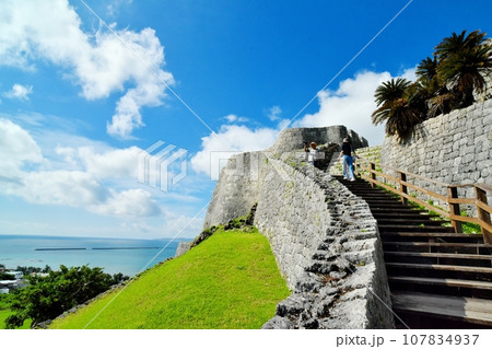 沖縄県　勝連城跡 107834937