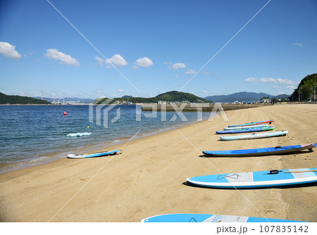 広島県安芸郡坂町　ベイサイドビーチ坂 SUPボード 107835142