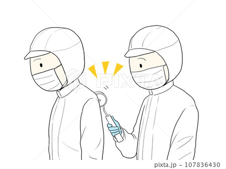 制服にコロコロをかけてもらう作業員 リアクション 制服にコロコロをかけてもらう作業員 リアクション 107836430