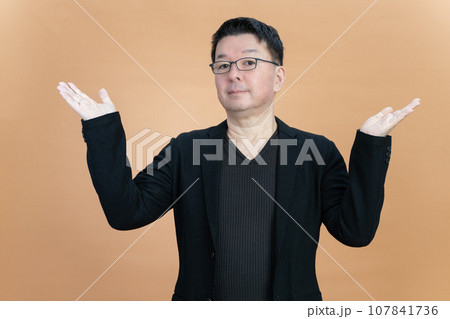 男性 ミドルシニア 男性 ミドルシニア 107841736