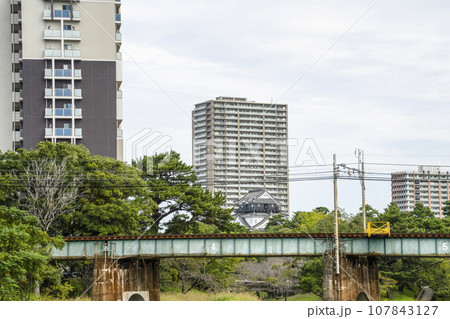 南西から見る岡崎城(愛知県) 南西から見る岡崎城(愛知県) 107843127