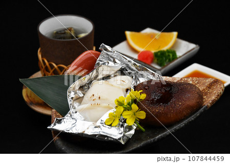 ふぐの白子焼きとひれ酒 107844459