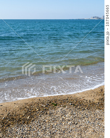 西舞子海岸(神戸市垂水区)。(縦構図) 107845665