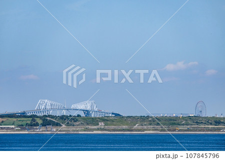 羽田空港からみた東京ゲートブリッジ 107845796