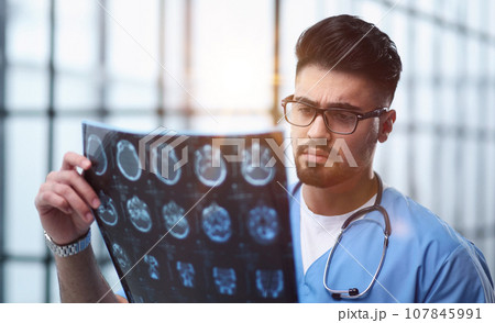 film diagnosing elderly ageing patient neurodegenerative illness problem for neurological medical treatment film diagnosing elderly ageing patient neurodegenerative illness problem for neurological medical treatment 107845991