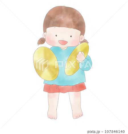 シンバルを演奏する女の子のイラスト 107846140