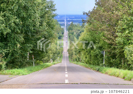 天に続く道（北海道・斜里町） 107846221