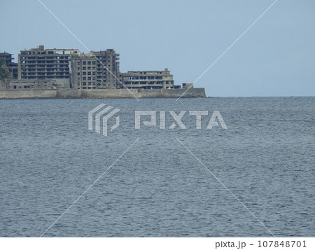 軍艦島　端　端島　アップ　遺構　歴史遺産 107848701