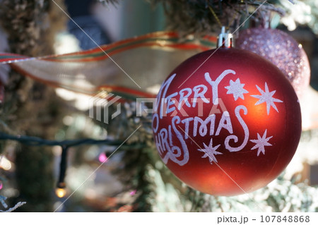 クリスマスツリーの飾り　玉型14 107848868