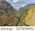 紅葉の豊平峡ダムからの眺め 107849602