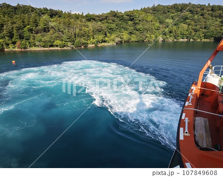 船から見た海 107849608