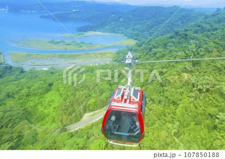 台湾・日月潭ロープウェイのゴンドラ / Sun Moon Lake, Taiwan 台湾・日月潭ロープウェイのゴンドラ / Sun Moon Lake, Taiwan 107850188