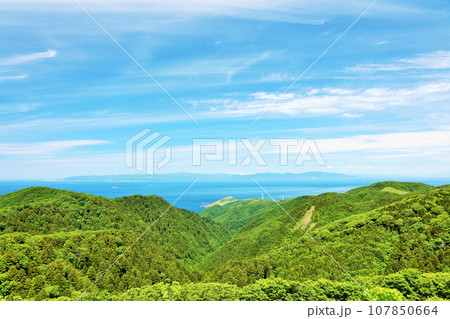 青森県　青空の龍飛埼 107850664