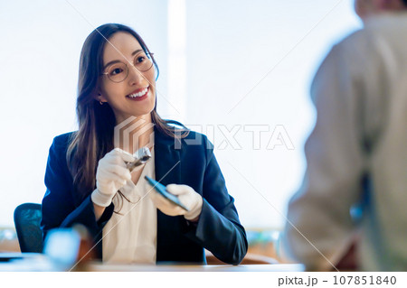 スマホを査定する買取業者 スマホを査定する買取業者 107851840