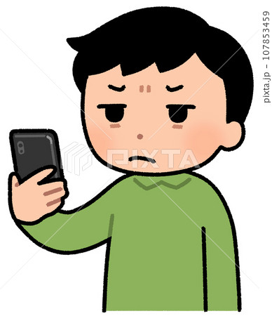 スマホ画面が見づらい男性 107853459