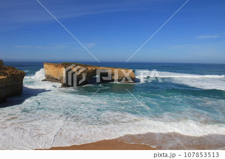 The London Bridge rock formation The London Bridge rock formation 107853513
