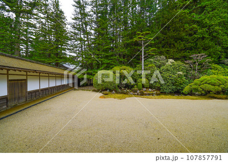 高野山真言宗総本山　金剛峯寺・中庭 107857791