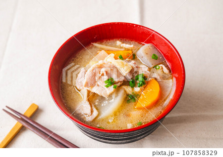 具だくさんの豚汁 具だくさんの豚汁 107858329