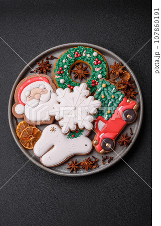 Fresh delicious baked christmas or new year gingerbread cookies 107860191