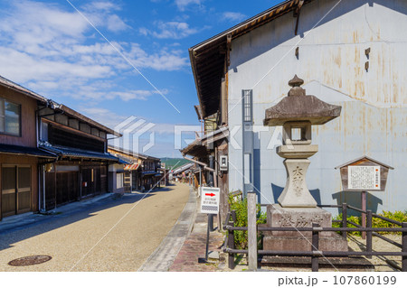 岩村城下町の上町常夜灯(岐阜県恵那市) 岩村城下町の上町常夜灯(岐阜県恵那市) 107860199