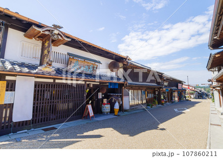 岩村城下町　岩村町本通りの町並み（岐阜県恵那市） 107860211